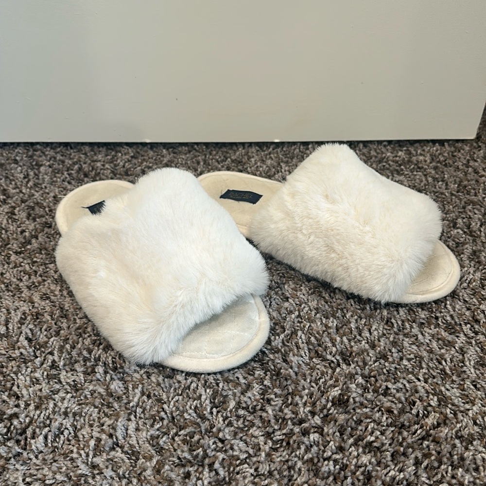 Fuzzy white slippers, size 7-8